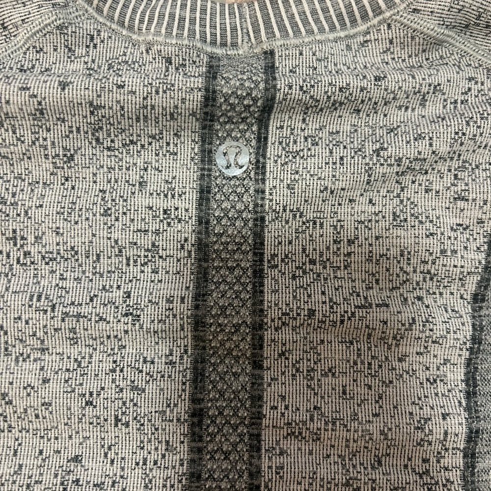 Lululemon Gray Patterned Top - image 2